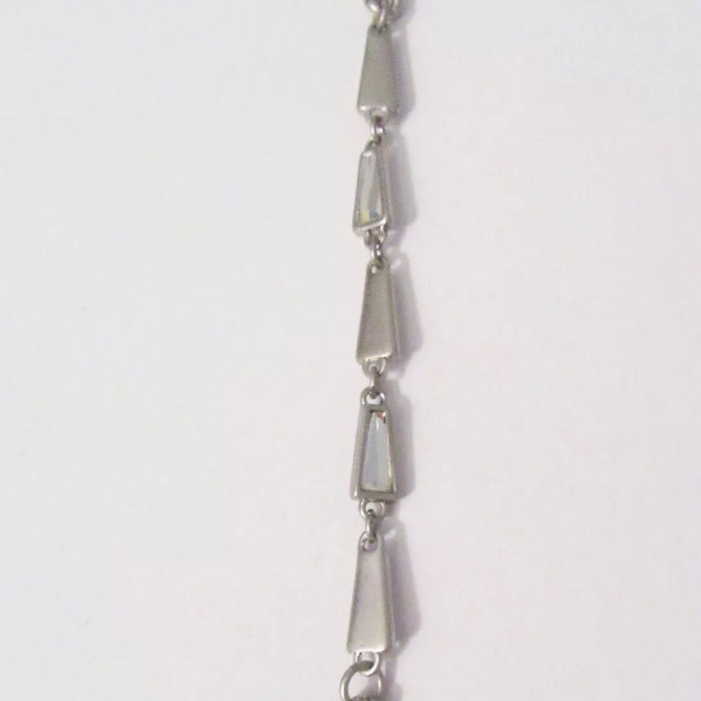 New Lia Sophia Necklace “Hype” matte silver chain with cut crystal detailing - Picture 5 of 10
